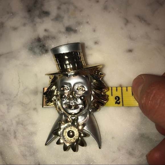 VTG Gold & Silver Tone Circus Clown Brooch w Flower EUC approx 2.5” x 1.6” - Picture 7 of 7